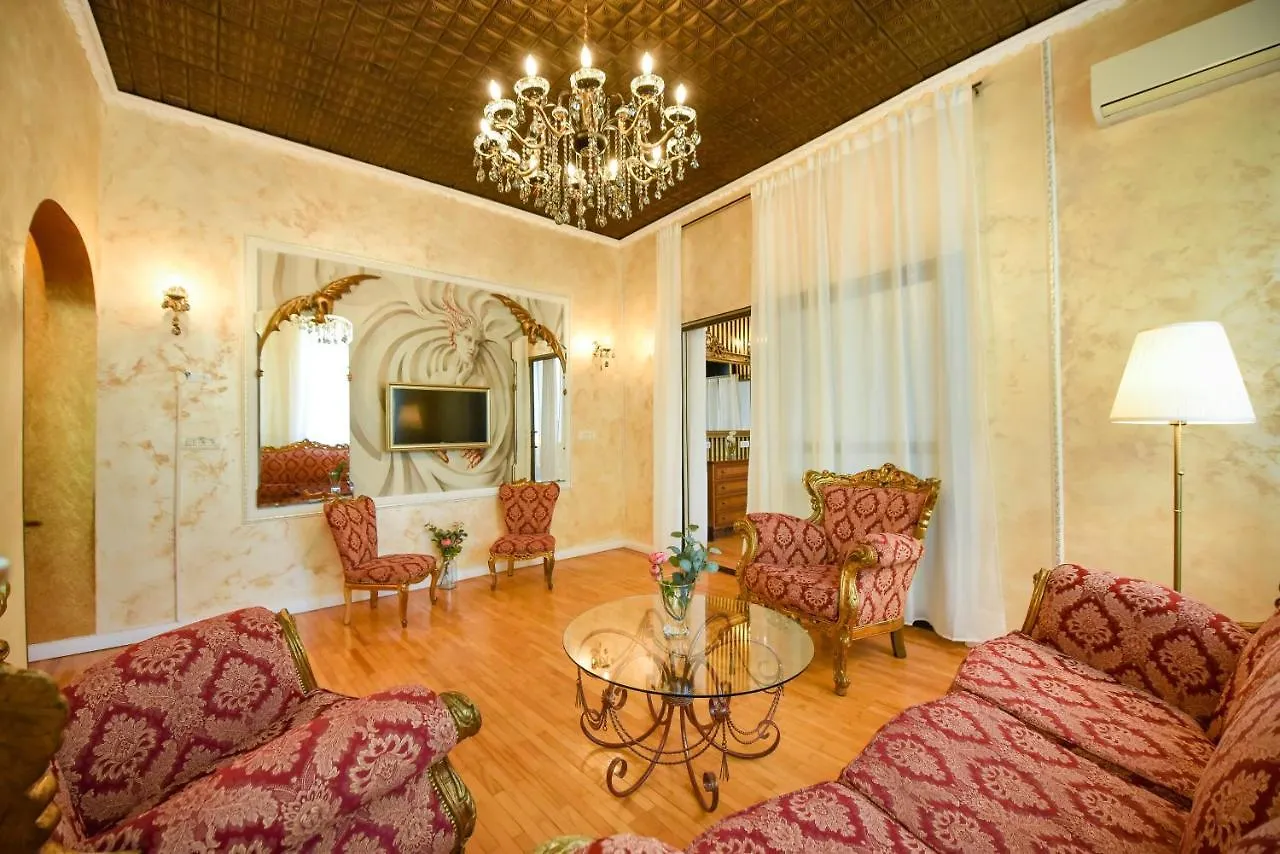 The Museum - Wonderful Super Central Apartment Bükreş
