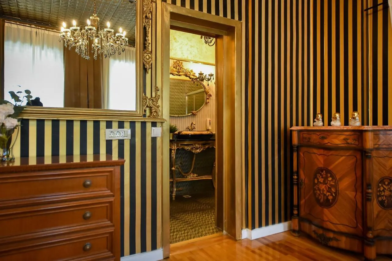 The Museum - Wonderful Super Central Apartment Bucarest