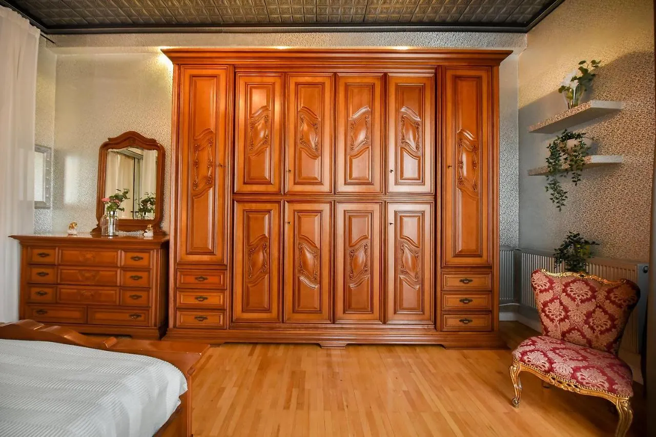 The Museum - Wonderful Super Central Apartment Bukarest
